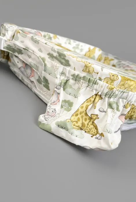 Сменный чехол на ортопедическую подушку для кормления двойни, Сафари на белом фоне Сменный чехол на ортопедическую подушку для кормления двойни, Сафари на белом фоне