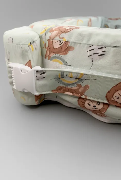 Сменный чехол на ортопедическую подушку для кормления двойни, Львы на мятном фоне Сменный чехол на ортопедическую подушку для кормления двойни, Львы на мятном фоне