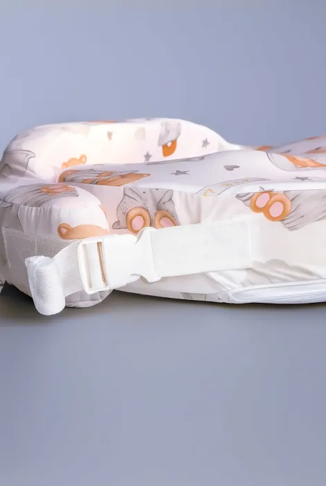 Сменный чехол на ортопедическую подушку для кормления, Мишки на белом фоне